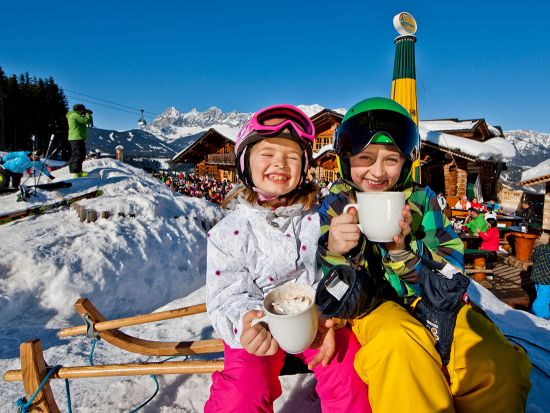 A cocoa to warm up for children after sledding