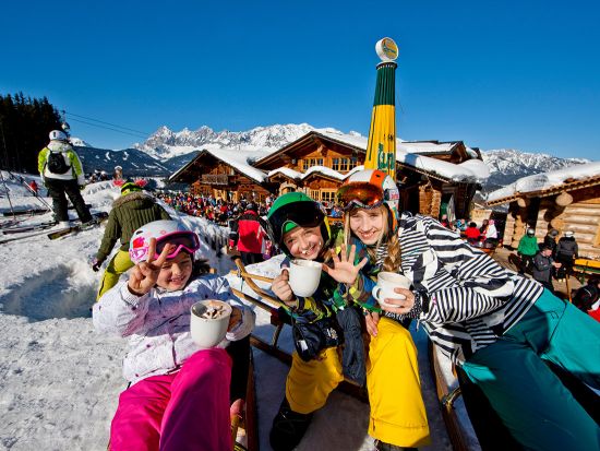 A cocoa to warm up for children after sledding