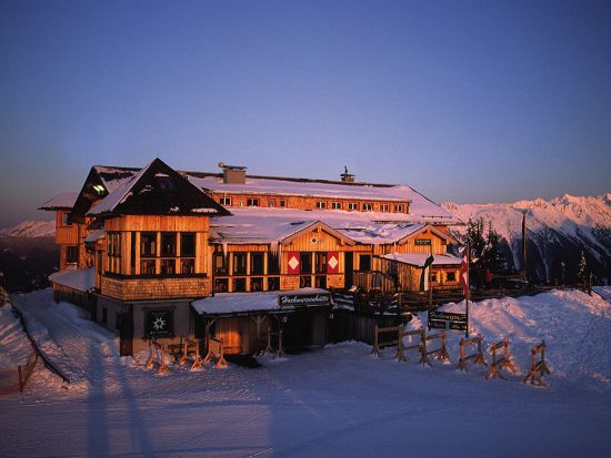 Hochwurzenhütte at the summit of the Hochwurzen