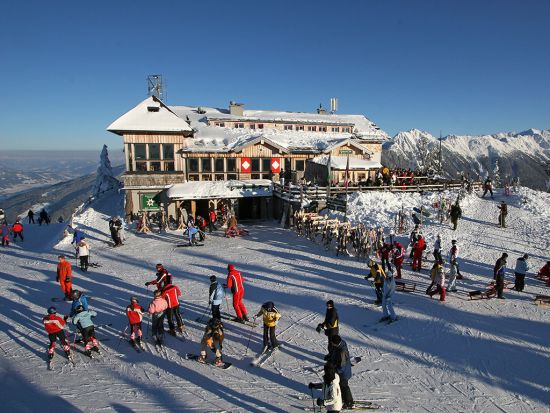 The Hochwurzenhütte with the large sun terrace