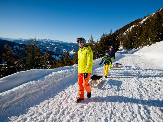 On the winter hiking trail of the Hochwurzen