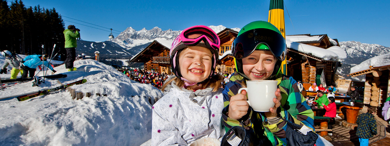 The children are also offered a lot on one of the four huts along the toboggan run